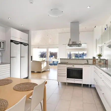 Apartman Four Bedroom Arctic Harmony