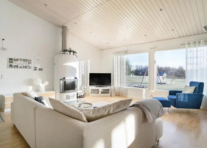 Four Bedroom Arctic Harmony Apartment *